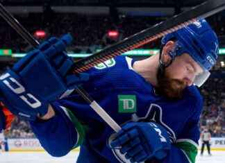 Vancouver Canucks Extend Defenseman Filip Hronek’s Contract for 8 Years news-22062024-025306