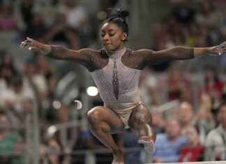 Simone Biles atrapa su 9no título nacional y da aliento a la campeona olímpica Sunisa Lee simone-biles-atrapa-su-9no-ttulo-nacional-y-da-aliento-a-la-campeona-olmpica-sunisa-lee