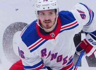 Hurricanes Sign Jack Roslovic to One-Year, $2.8M Contract news-04072024-104751