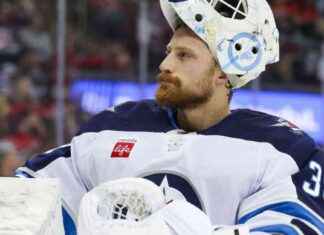 Blackhawks’ Laurent Brossoit Undergoes Surgery, Will Miss Camp Start news-02092024-142815