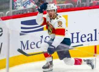 Carter Verhaeghe Signs 8-Year, $56M Contract with Florida Panthers news-09102024-113621