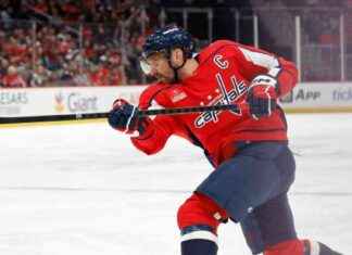 Ovechkin Moves to Right Wing in Caps’ Second Game for Season news-15102024-013816
