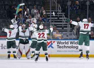 Filip Gustavsson Makes History with First Goal for Minnesota Wild – ESPN news-16102024-075226