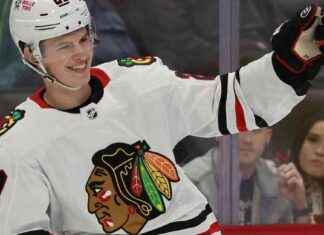 Lukas Reichel Makes Season Debut for Blackhawks – ESPN Update news-18102024-020037