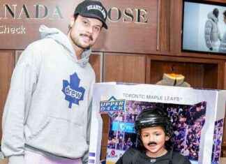 Auston Matthews Meets Fan Who Dressed Like Him for Halloween news-01112024-054604