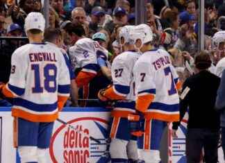 Mike Reilly of New York Islanders Suffers Head Injury on Ice – ESPN news-02112024-055409