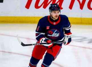 Jets’ Neal Pionk Fined for Clipping Panthers’ Jesper Boqvist news-17112024-215030