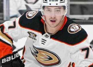 Ducks Extend Contract with Frank Vatrano Through 2027-28 Season ducks-extend-contract-with-frank-vatrano-through-2027-28-season