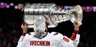 capitals-unveil-plaque-celebrating-2018-stanley-cup-fountain-swim