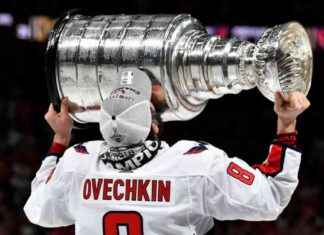 Capitals Unveil Plaque Celebrating 2018 Stanley Cup Fountain Swim capitals-unveil-plaque-celebrating-2018-stanley-cup-fountain-swim
