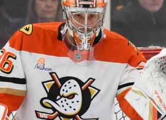 John Gibson Leaves Anaheim Ducks Win Due to Injury john-gibson-leaves-anaheim-ducks-win-due-to-njury