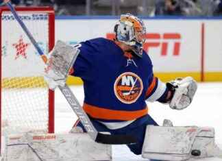 Islanders’ Sorokin Joins Exclusive Goalie Scoring Club in Win slanders-sorokin-joins-exclusive-goalie-scoring-club-in-win
